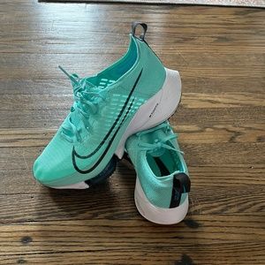 Nike Air Zoom Tempo NEXT% Flyknit